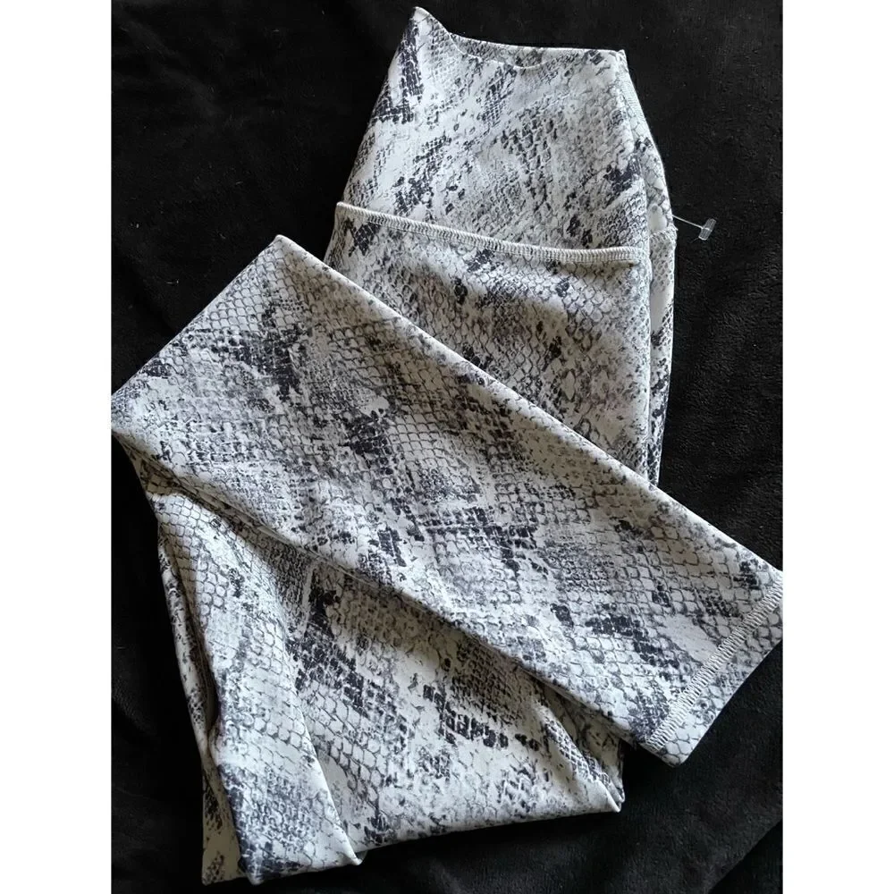 Alo Yoga  Y HIGH-WAIST SNAKESKIN VAPOR LEGGING - Size XS NWOT